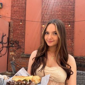 Meet your Posher, Alexis